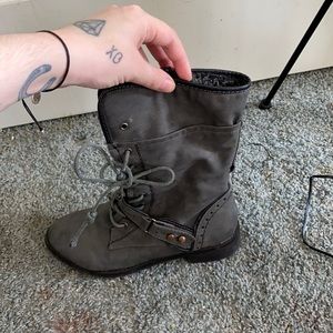 Combat boots